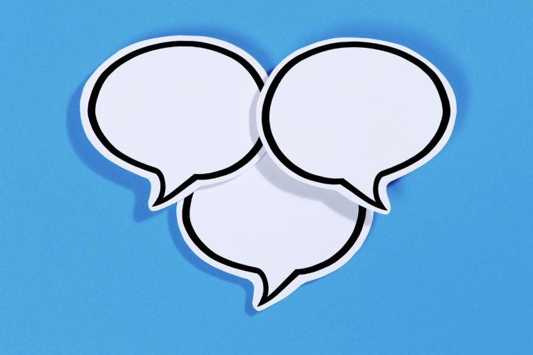 Bulles de parole multiples - flux verbal excessif typique de la logorrhée
