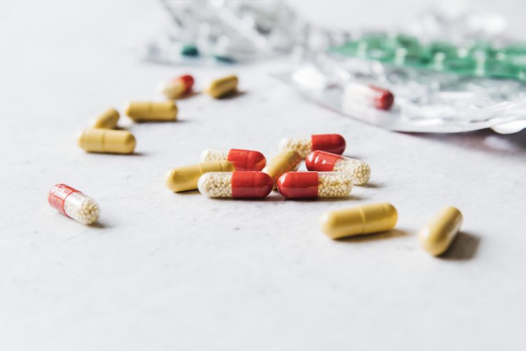Antihistaminiques H1 : familles, indications, effets secondaires et bon usage